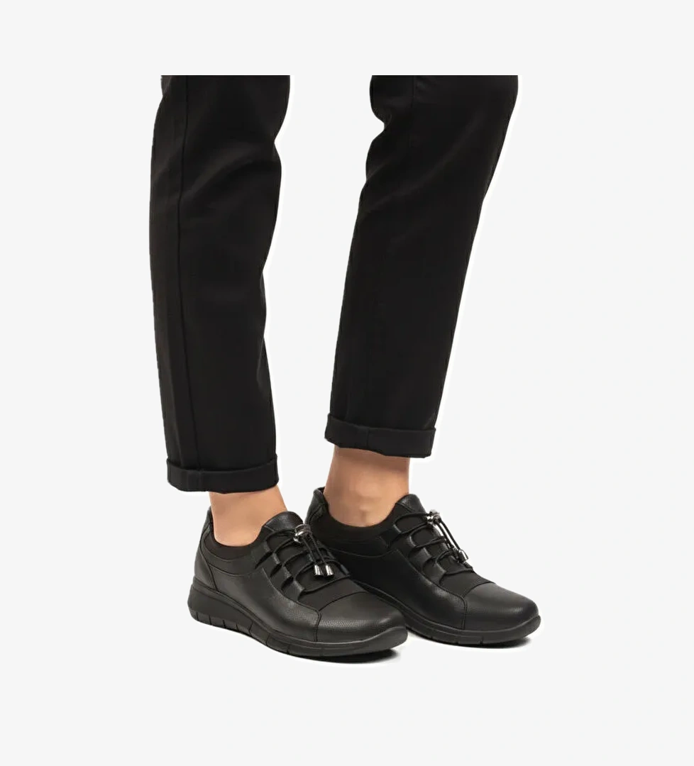 Siyah Lastik Bağcıklı Hafif Esnek Kadın Casual Ayakkabı 293120 Z - Görsel 1