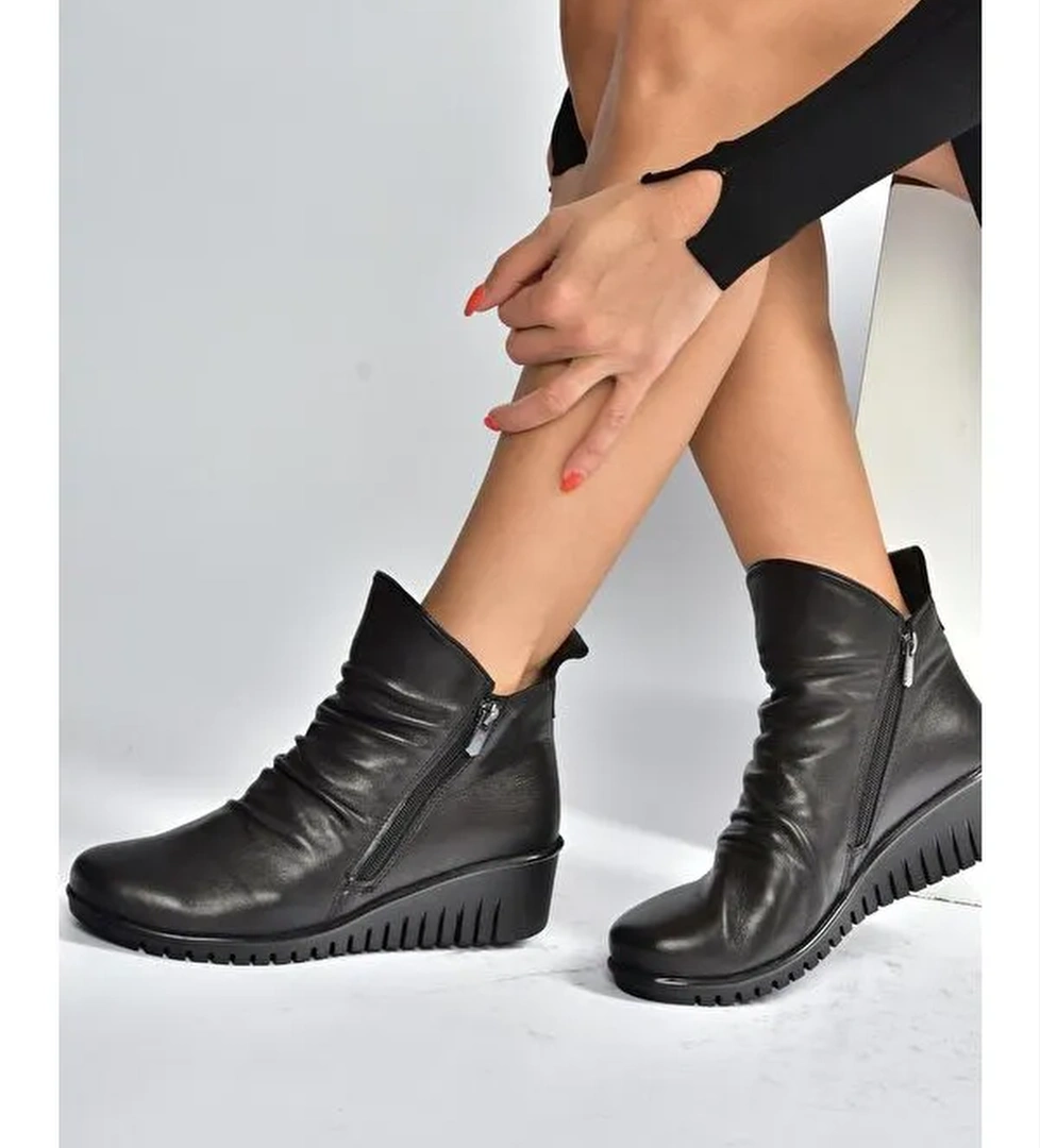 Siyah Kadın Bot V324200303