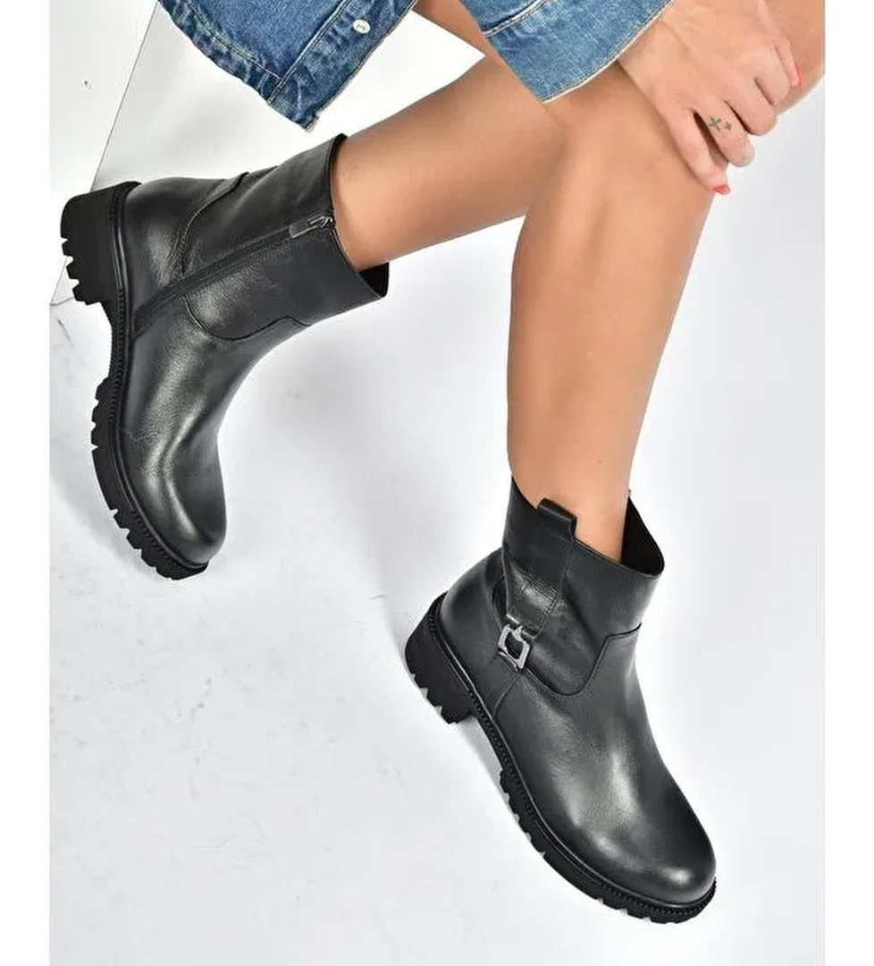 Siyah Kadın Bot V654070403