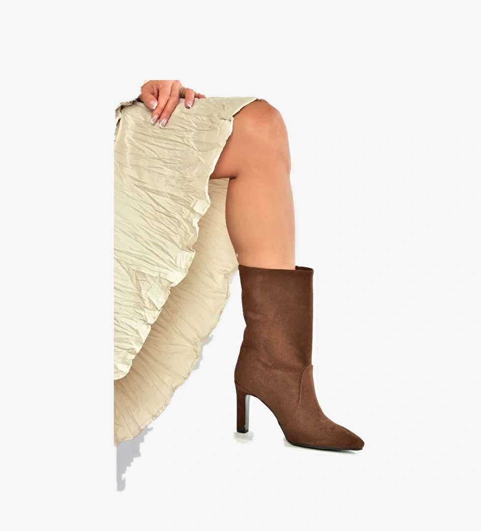 Kahverengi Kadın Bot L404891302