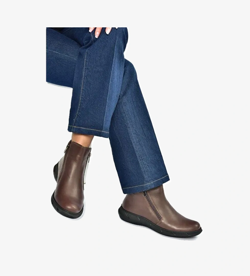 Kahverengi Kadın Bot V398577603