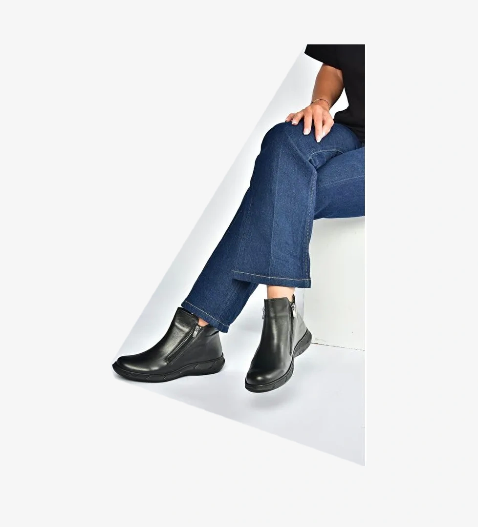 Siyah Kadın Bot V398577603 - Görsel 1