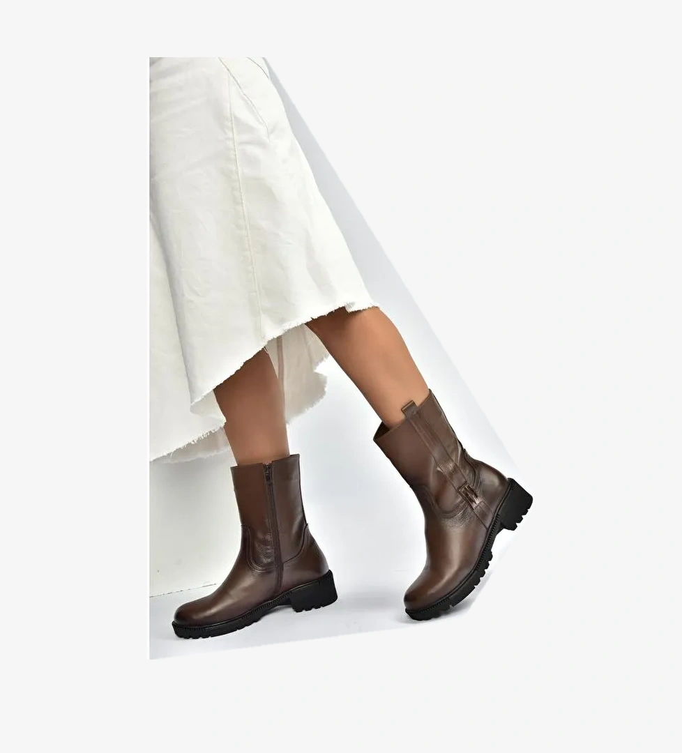 Kahverengi Kadın Bot V654070603