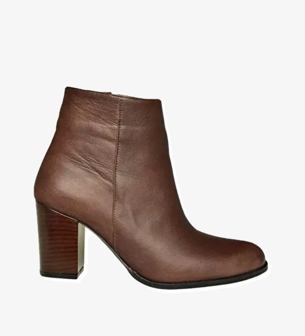 Kahverengi Kadın Bot V398300303