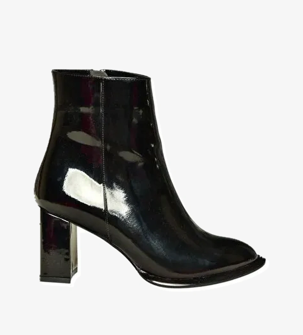 Siyah Kadın Bot V590166308 - Görsel 1