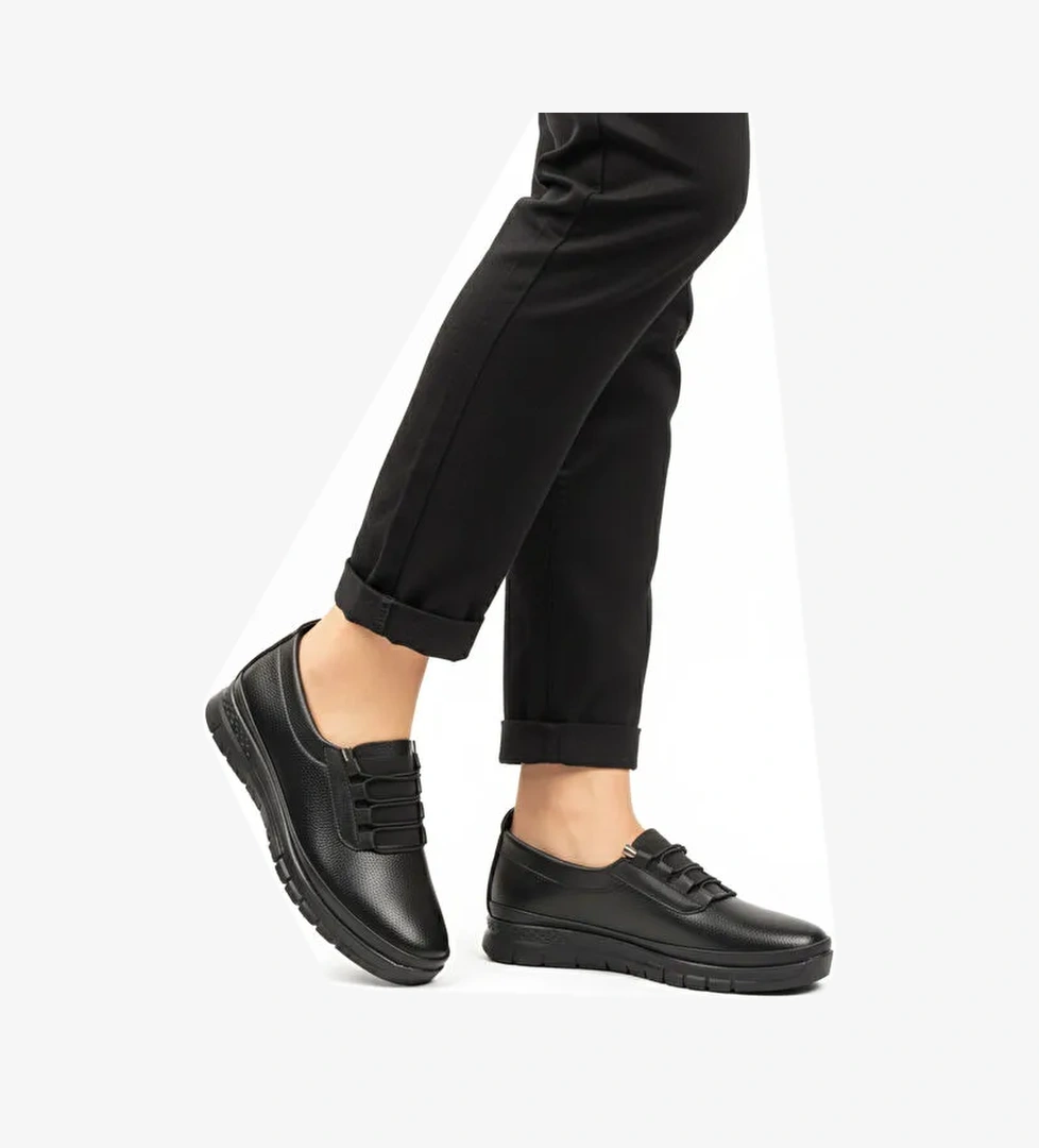 Ayakmod Siyah Lastik Bağcıklı Hafif Esnek Kadın Casual Ayakkabı 034 Z model görseli