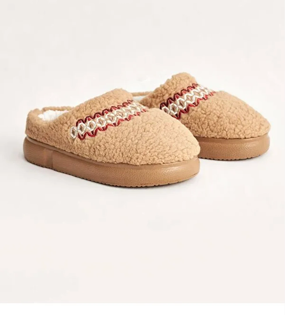 Chirpy Kadın Kışlık Pelüş Ev İçi Ayakkabı – Camel Ve Gri Desenli Şerit Detaylı, Etnik Rahat Poliüre model görseli