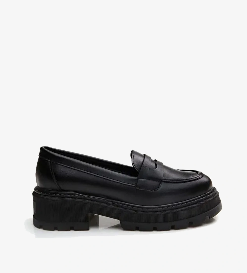 Yaya By Hotiç Siyah Kadın Loafer - 01Ayy294820a model görseli