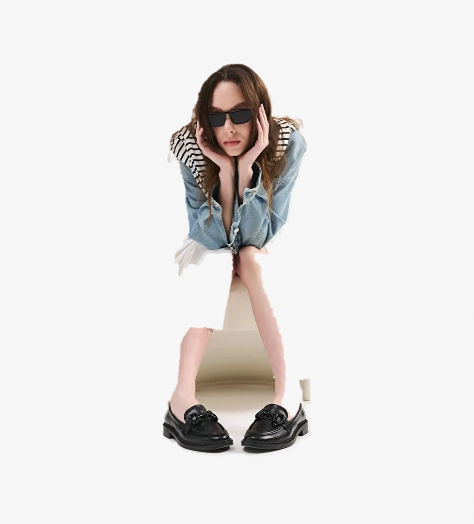 Kadın Siyah Tokalı Klasik Loafer