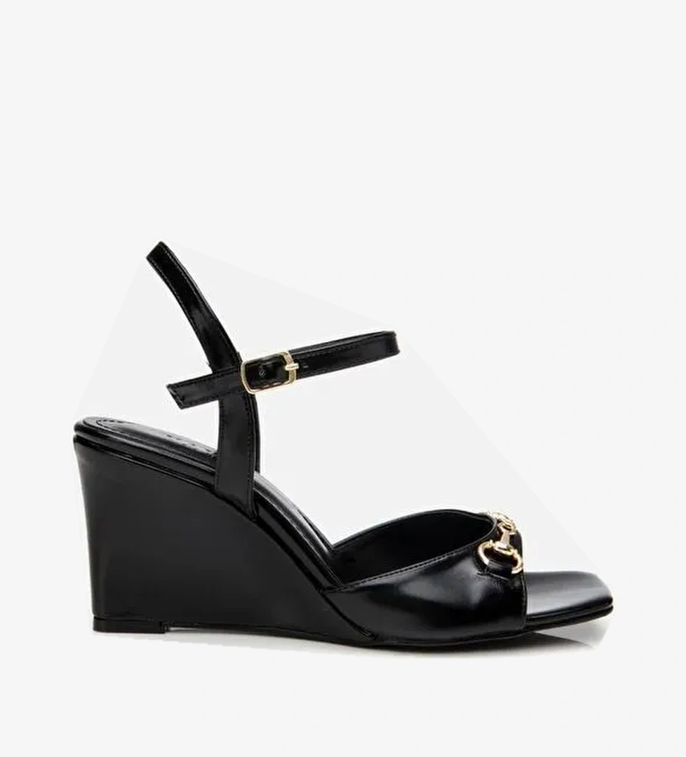 Kadın Siyah Tokalı Dolgu Topuklu Sandalet - Görsel 1