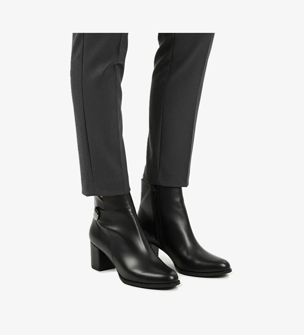 Siyah Dar Kalıp İçi Polarlı Fermuarlı Topuklu Kadın Bot 262325 Z