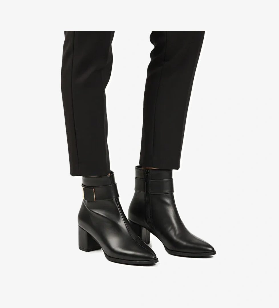 Siyah Dar Kalıp Streç Bilek Boy Sivri Burun Polarlı Topuklu Kadın Bot 262326 Z