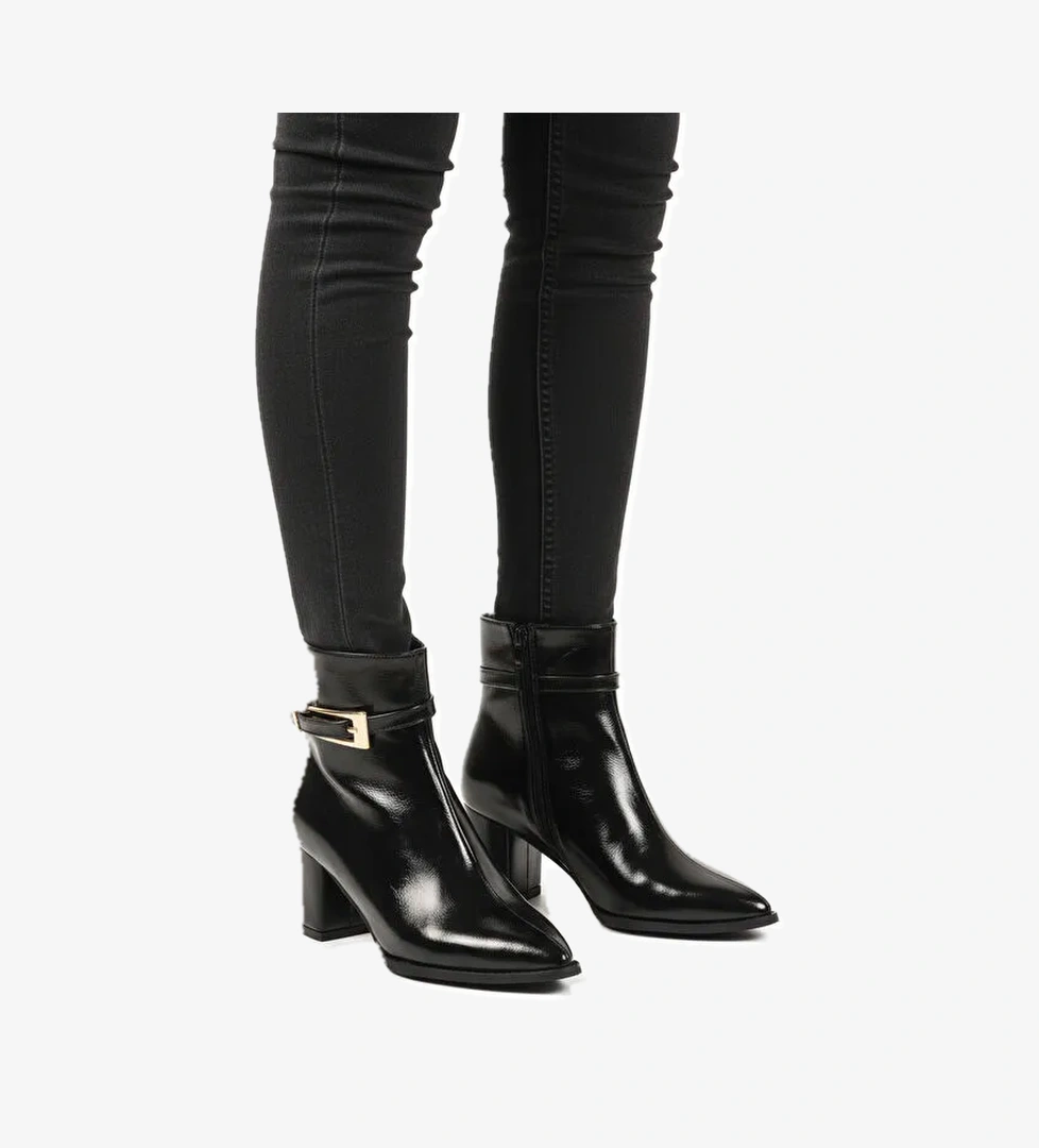 Siyah Dar Kalıp İçi Polarlı Sivri Burun Topuklu Kadın Bot 262327 Z