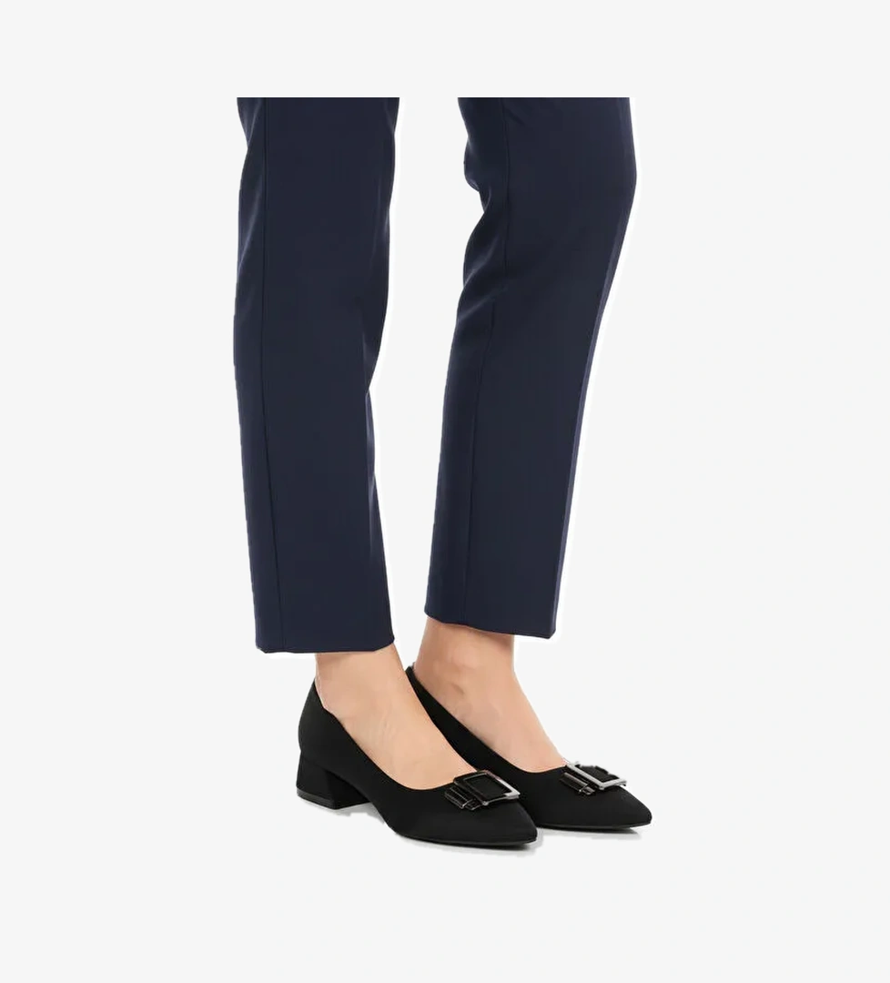 Siyah Kadın Hafif Kısa Topuklu Ayakkabı 451133 Z