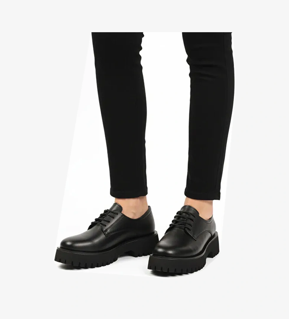 Siyah Cilt Kalın Taban Kadın Casual Ayakkabı 572451 Z