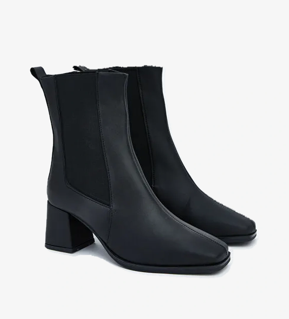 Deri Görünümlü Topuklu Kadın Bot - Görsel 1