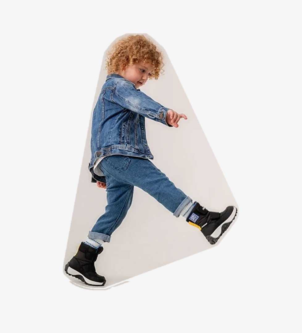 Erkek Çocuk Siyah Su Geçirmez Anatomik Günlük Bot - Görsel 1