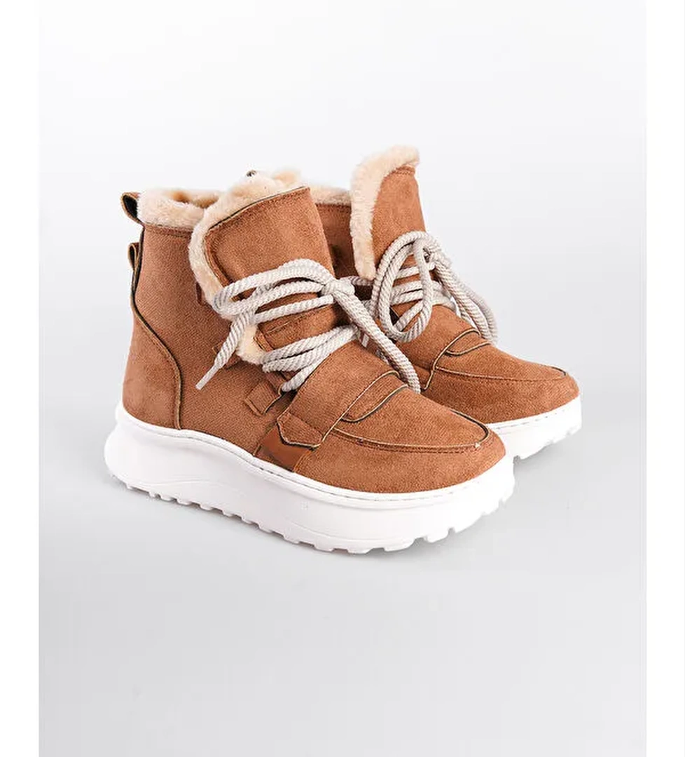 Agatha Kürklü Kadın Bot