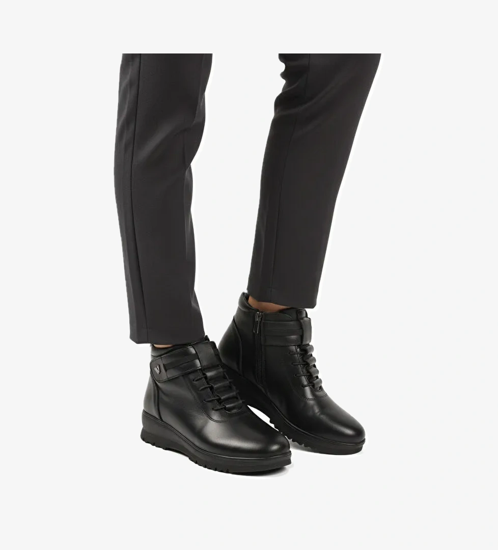 Voyager Siyah Hakiki Deri Anatomik Polarlı Kaymaz Kadın Bot Z438 Z model görseli