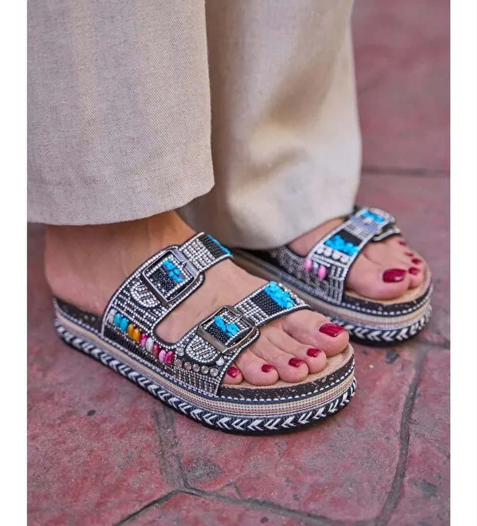 Taş Ve Boncuk Detaylı Tokalı Platform Terlik Siyah - Görsel 1