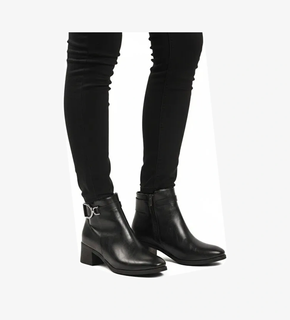 Siyah Cilt Fermuarlı Kaymaz Polarlı Kadın Topuklu Bot 417637 Z