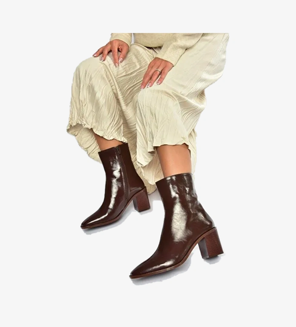 Kahverengi Kadın Bot V250330309