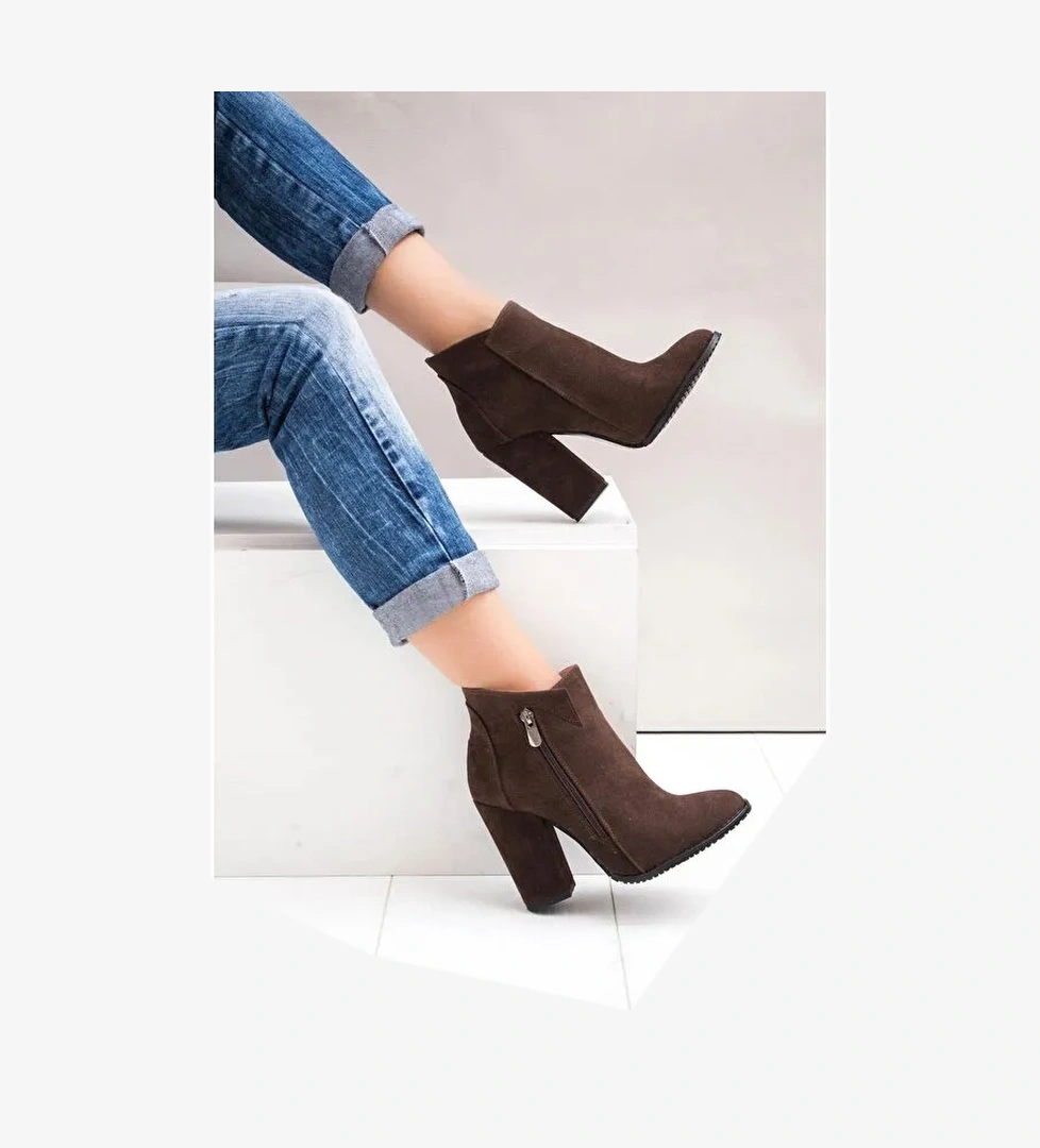 Kahverengi Kadın Bot A922640802