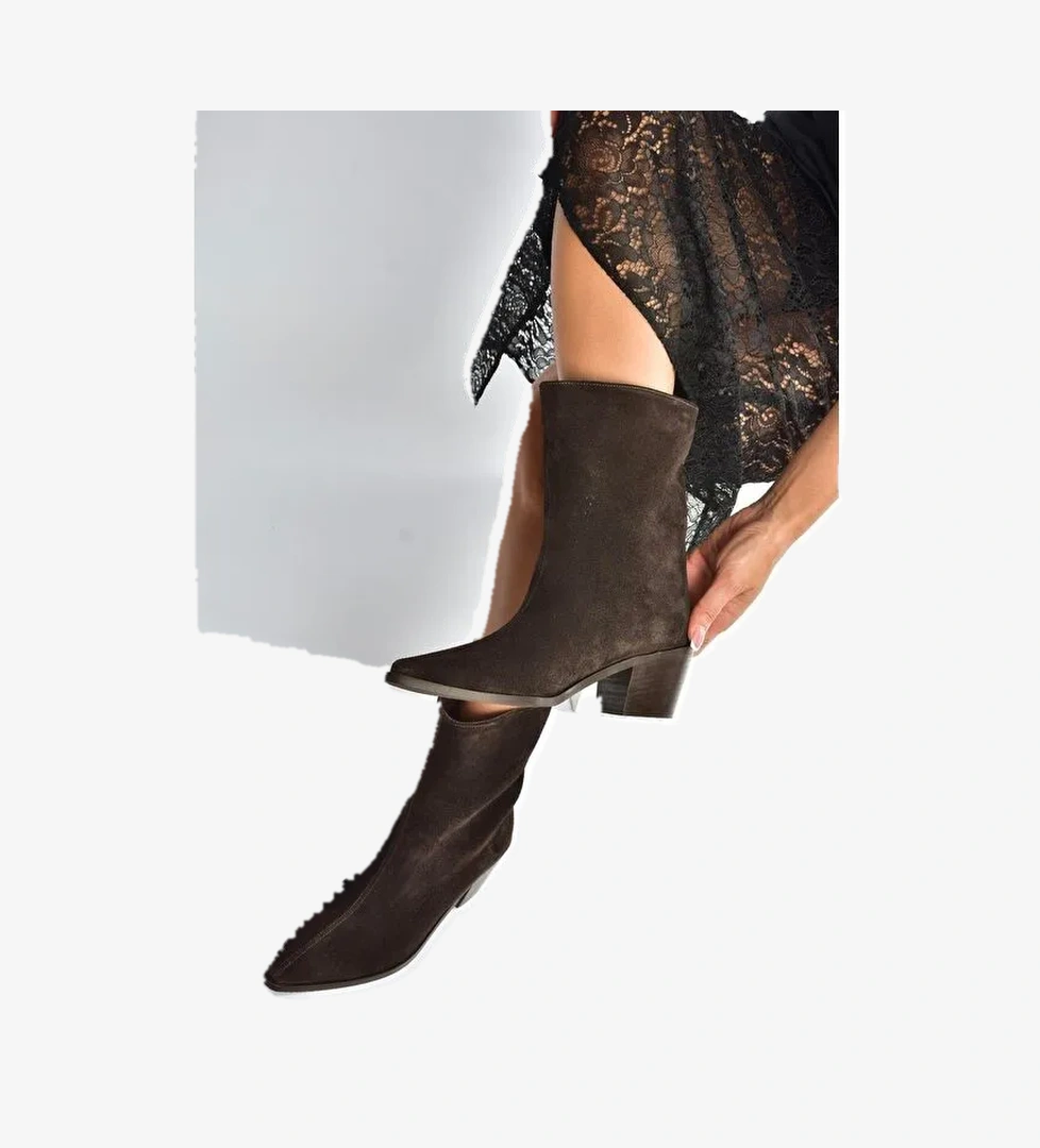 Kahverengi Kadın Bot V654082002