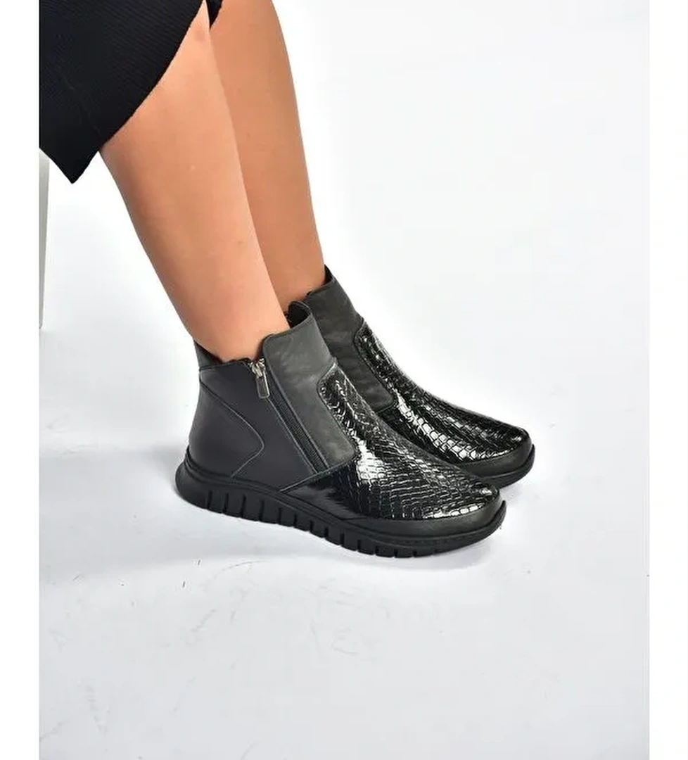 Siyah Kadın Bot V555709303