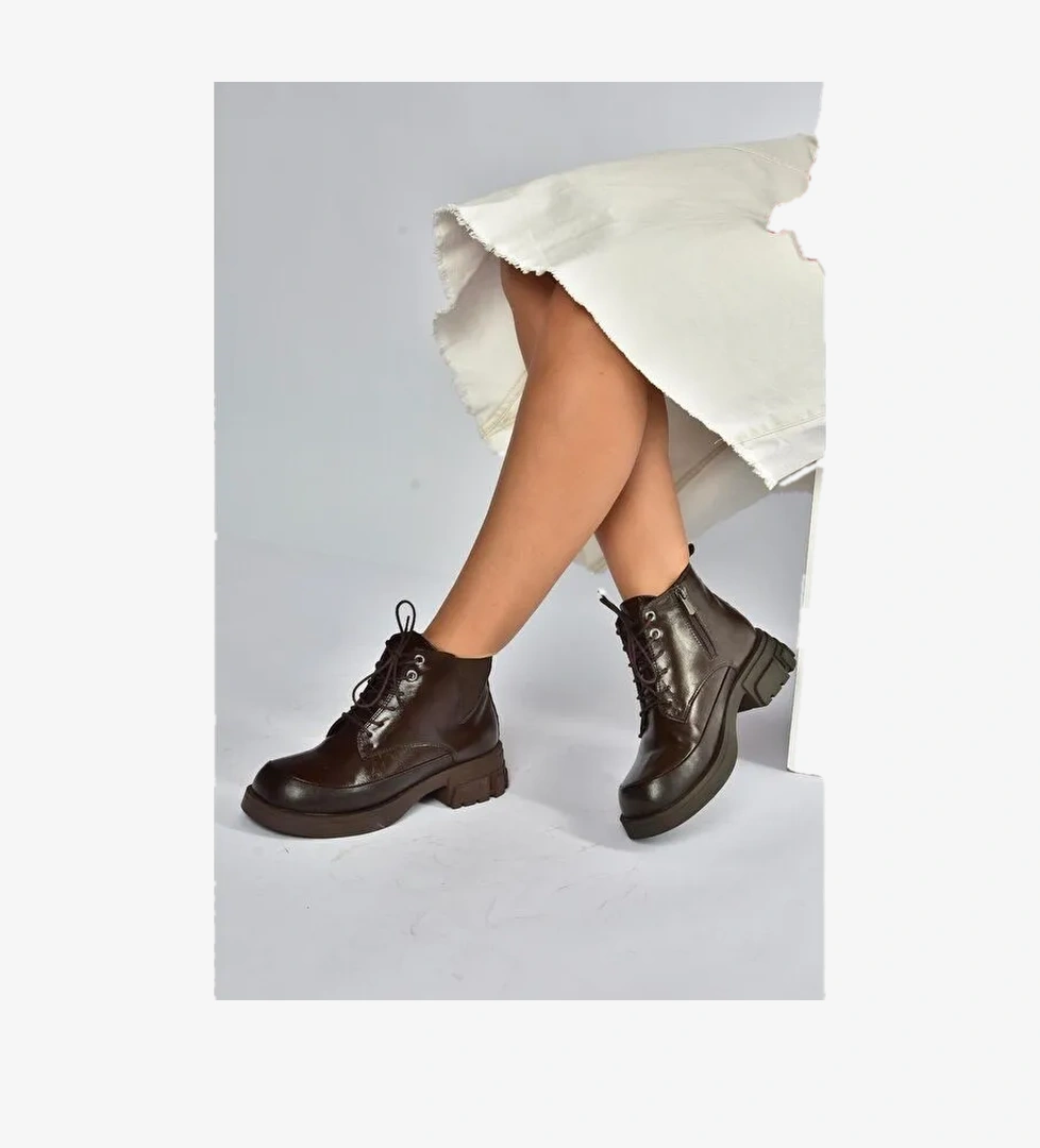 Kahverengi Kadın Bot V312400309