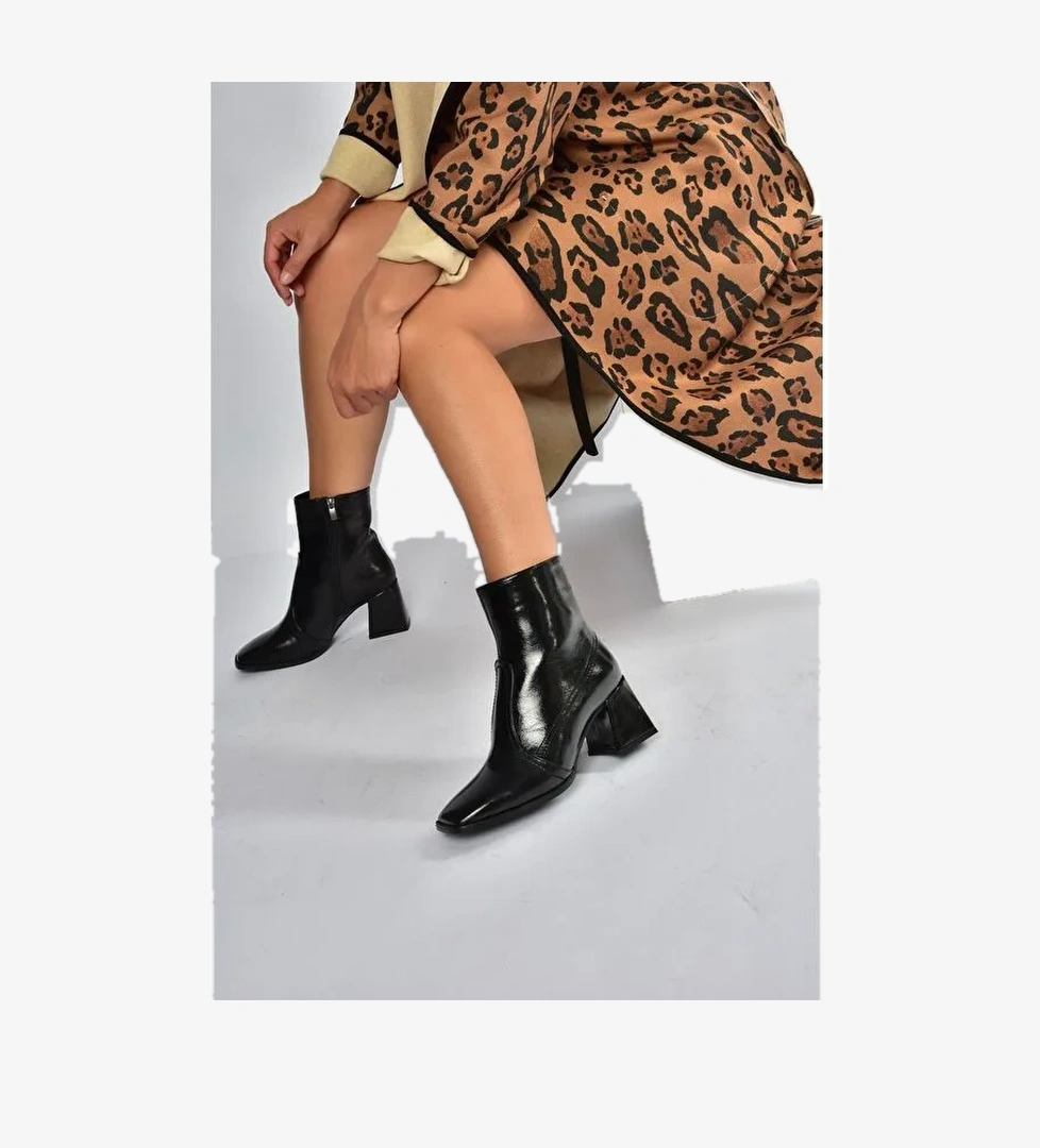 Siyah Kadın Bot V848256460 - Görsel 1