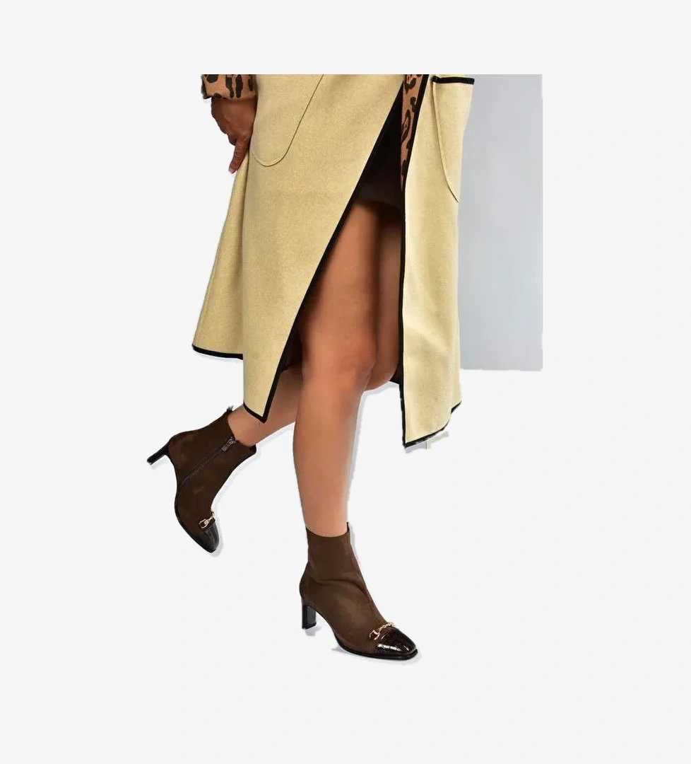 Kahverengi Kadın Bot V820284602 - Görsel 1