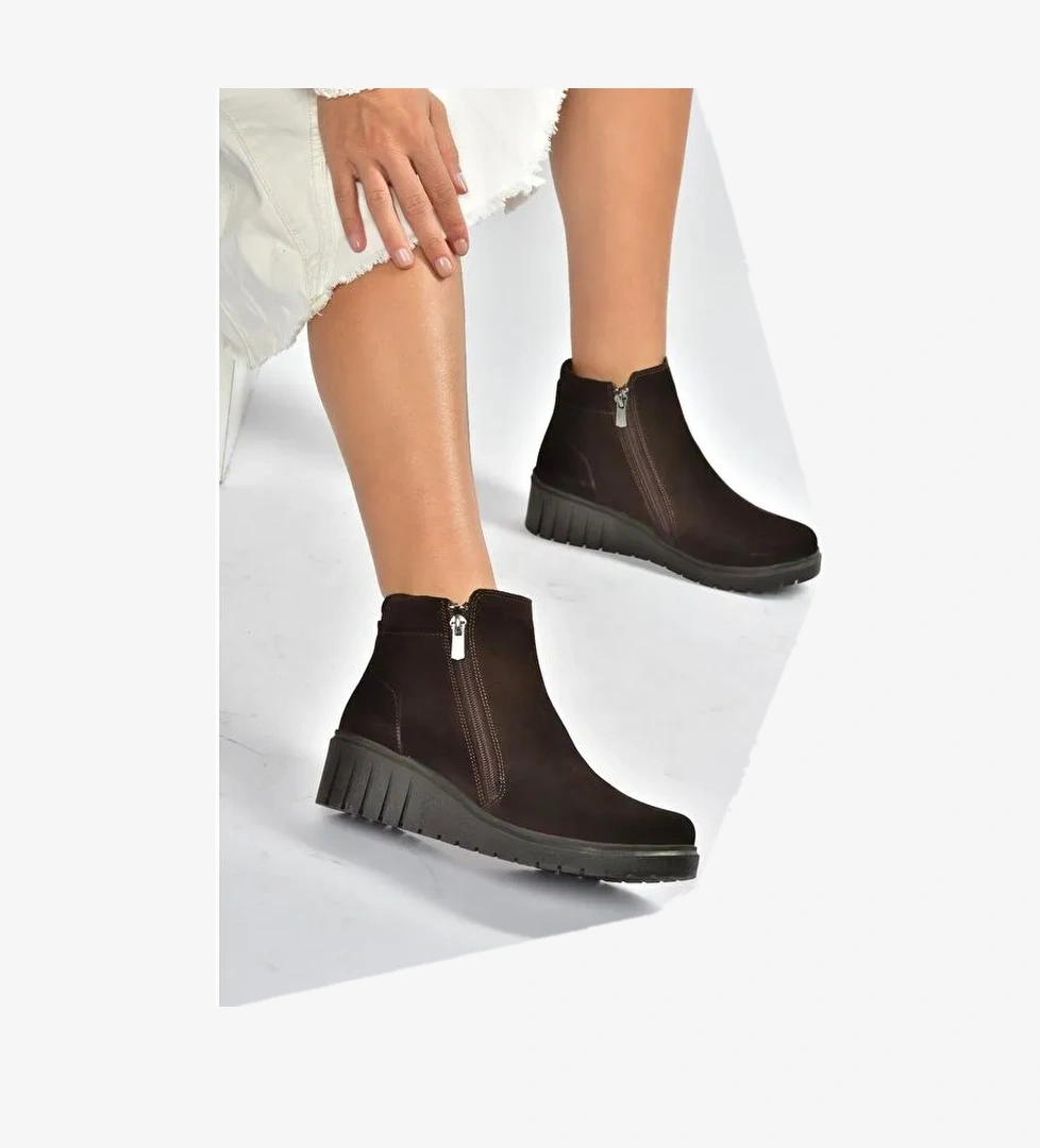 Kahverengi Kadın Bot V324800402