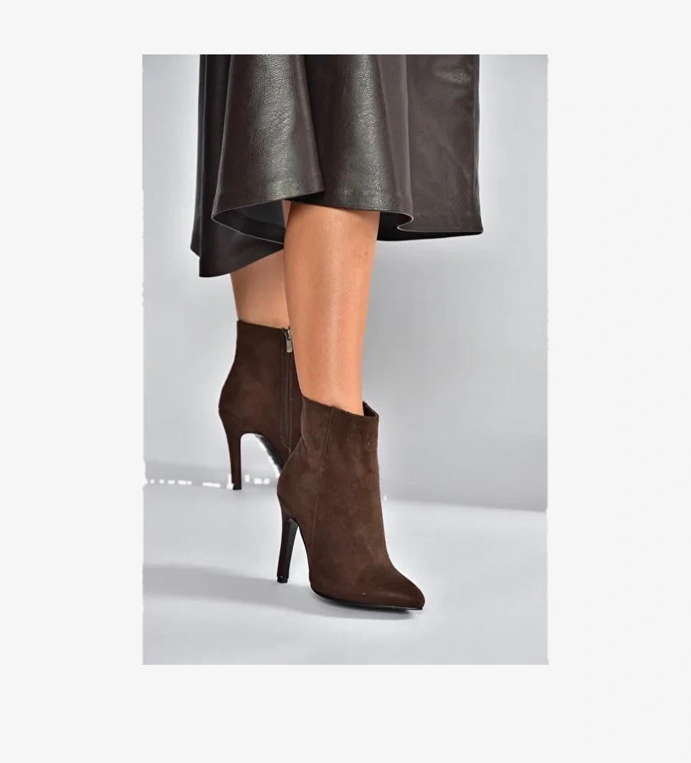 Kahverengi Kadın Bot N372524402