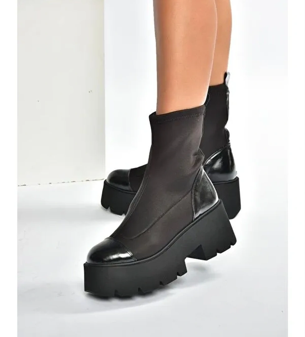 Siyah Kadın Bot V272902904 - Görsel 1