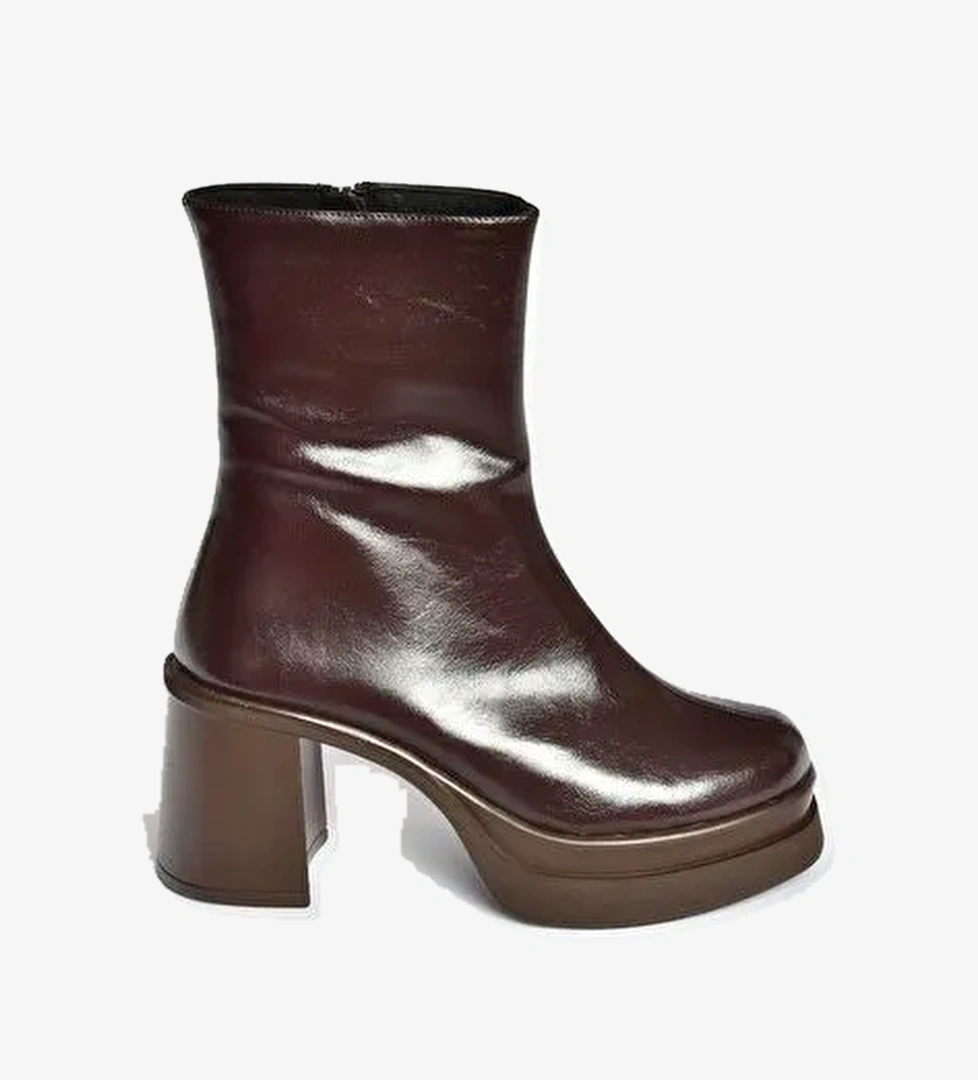 Kahverengi Kadın Bot V272784260 - Görsel 1