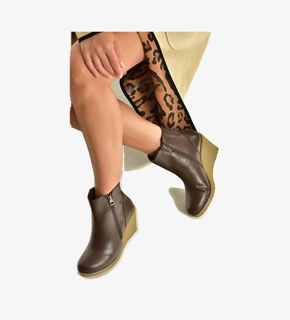 Kahverengi Kadın Bot V361196809