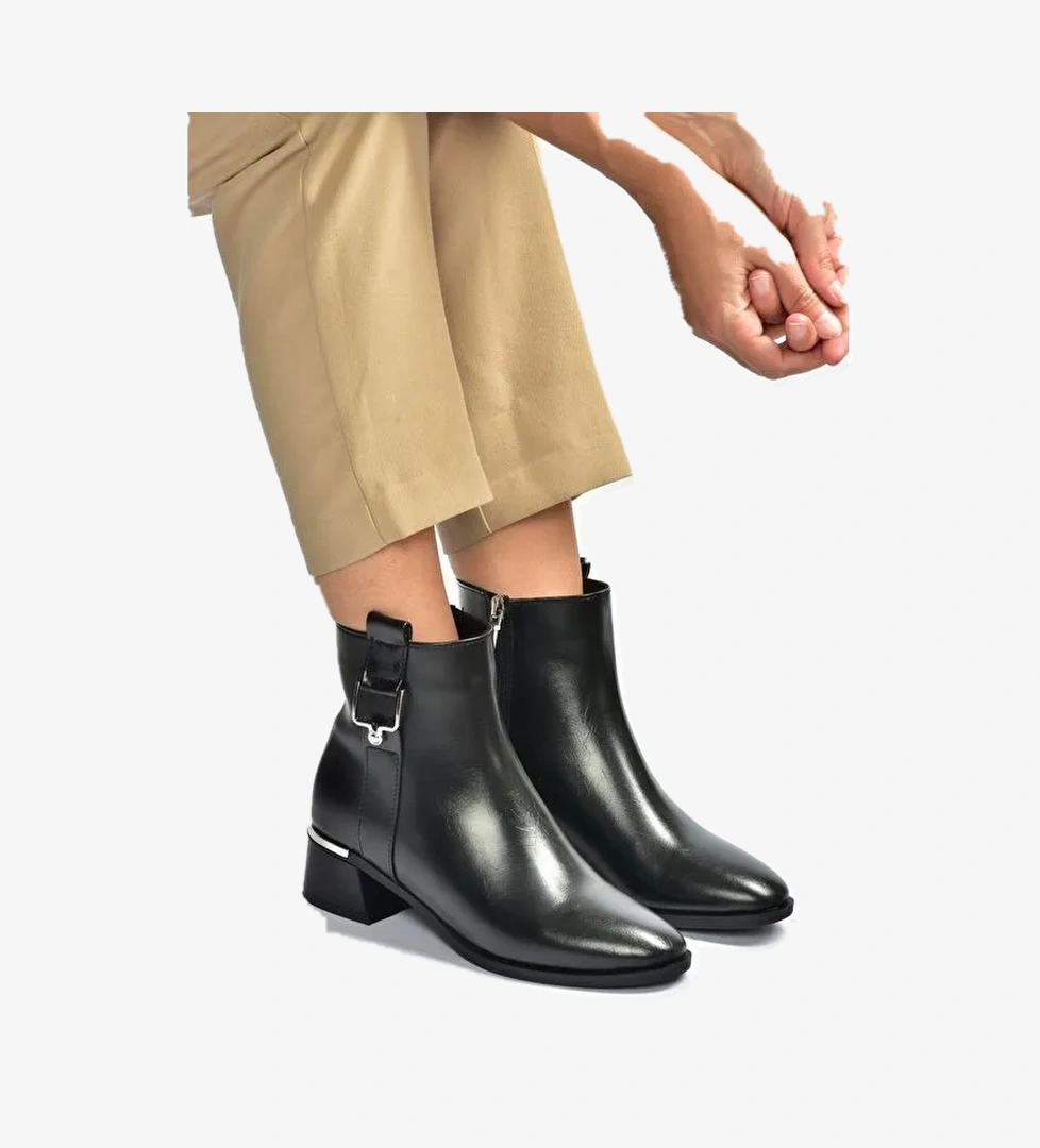 Siyah Kadın Bot V518978809 - Görsel 1