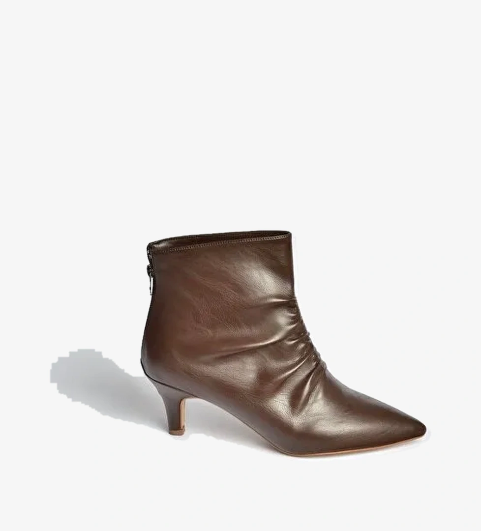 Kahverengi Kadın Bot V572124409