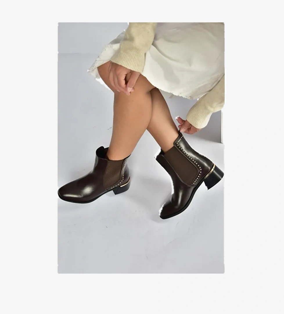 Kahverengi Kadın Bot V518978209