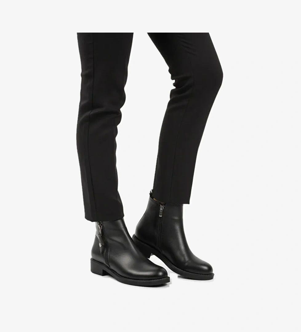 Siyah Cilt Polarlı Kaymaz Taban Kadın Topuklu Bot 224581 Z - Görsel 1