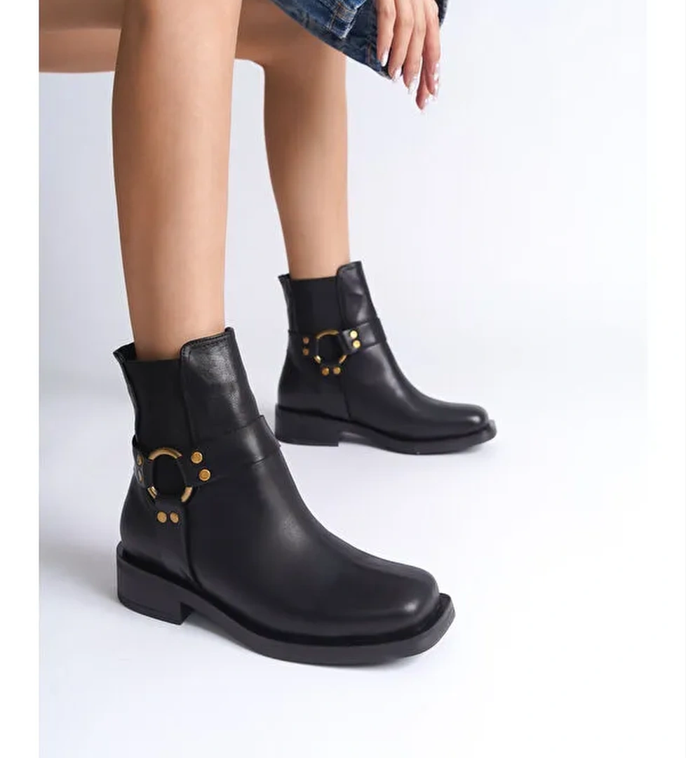 Hakiki Deri Yandan Lastikli Toka Detaylı Kadın Bot - Görsel 1