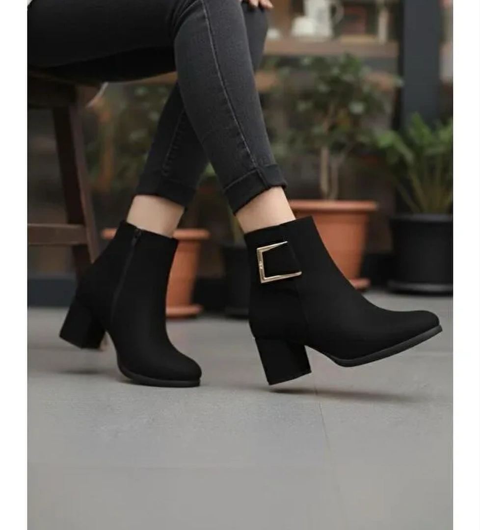 Kadın Atina Tokalı Siyah Süet Kısa Bot