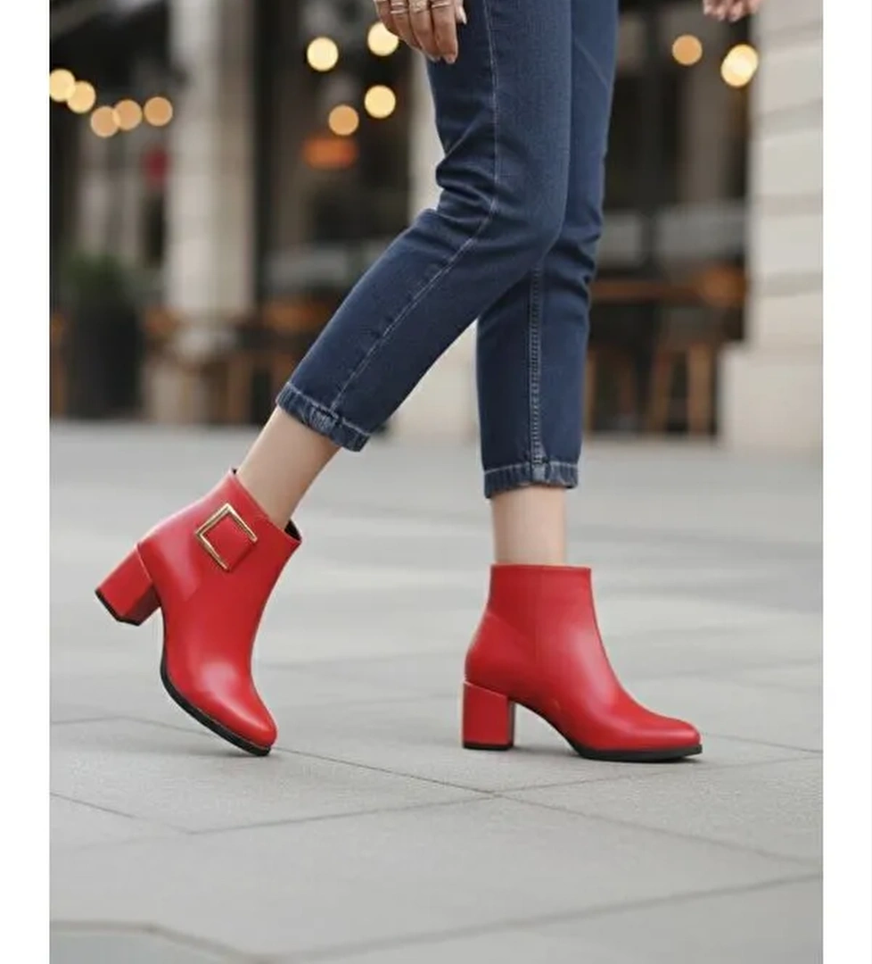 Kadın Atina Kırmızı Cilt Toka Detaylı Topuklu Kısa Bot