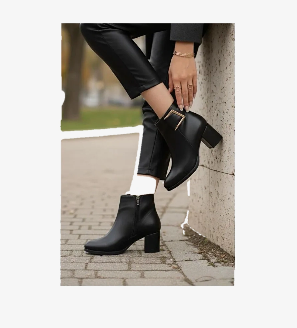 Kadın Atina Siyah Cilt Toka Detaylı Topuklu Kısa Bot