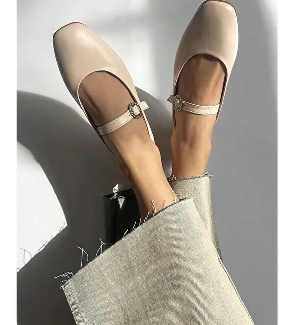 Straswans Beyaz Straswans Berny Kemer Kadın Detay Deri Babet