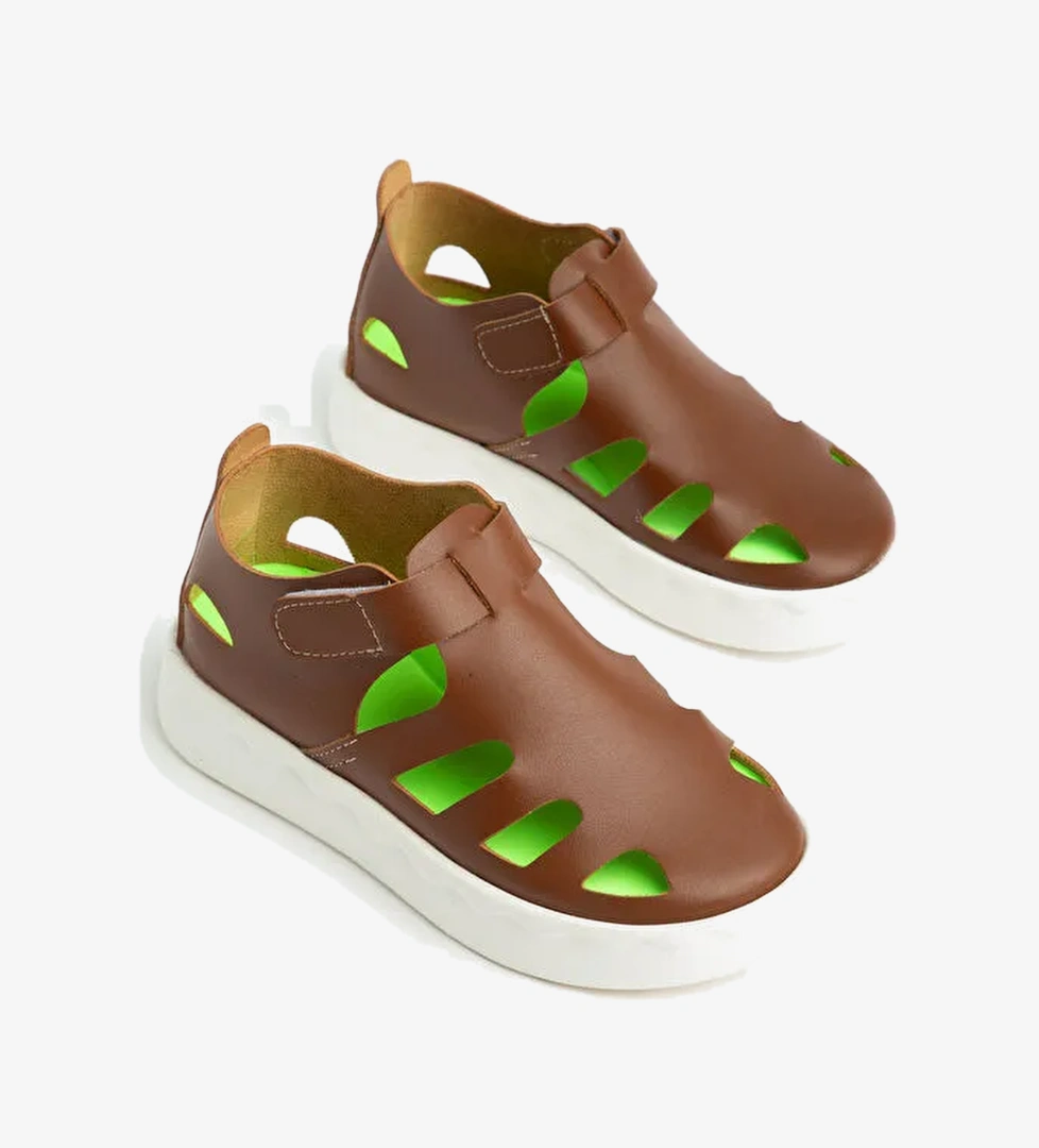 Cocuk Unisex Kahve Hafif Tabanli Rahat Cirtli Sandalet