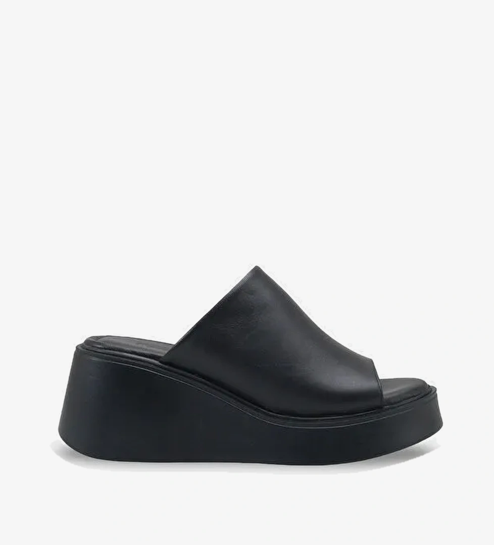 Capone Outfitters Cecilia Hakiki