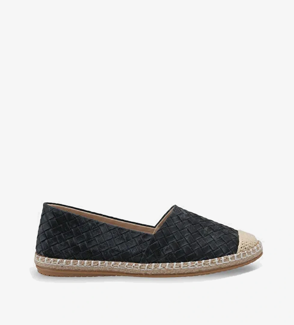 Capone Outfitters Pasarella