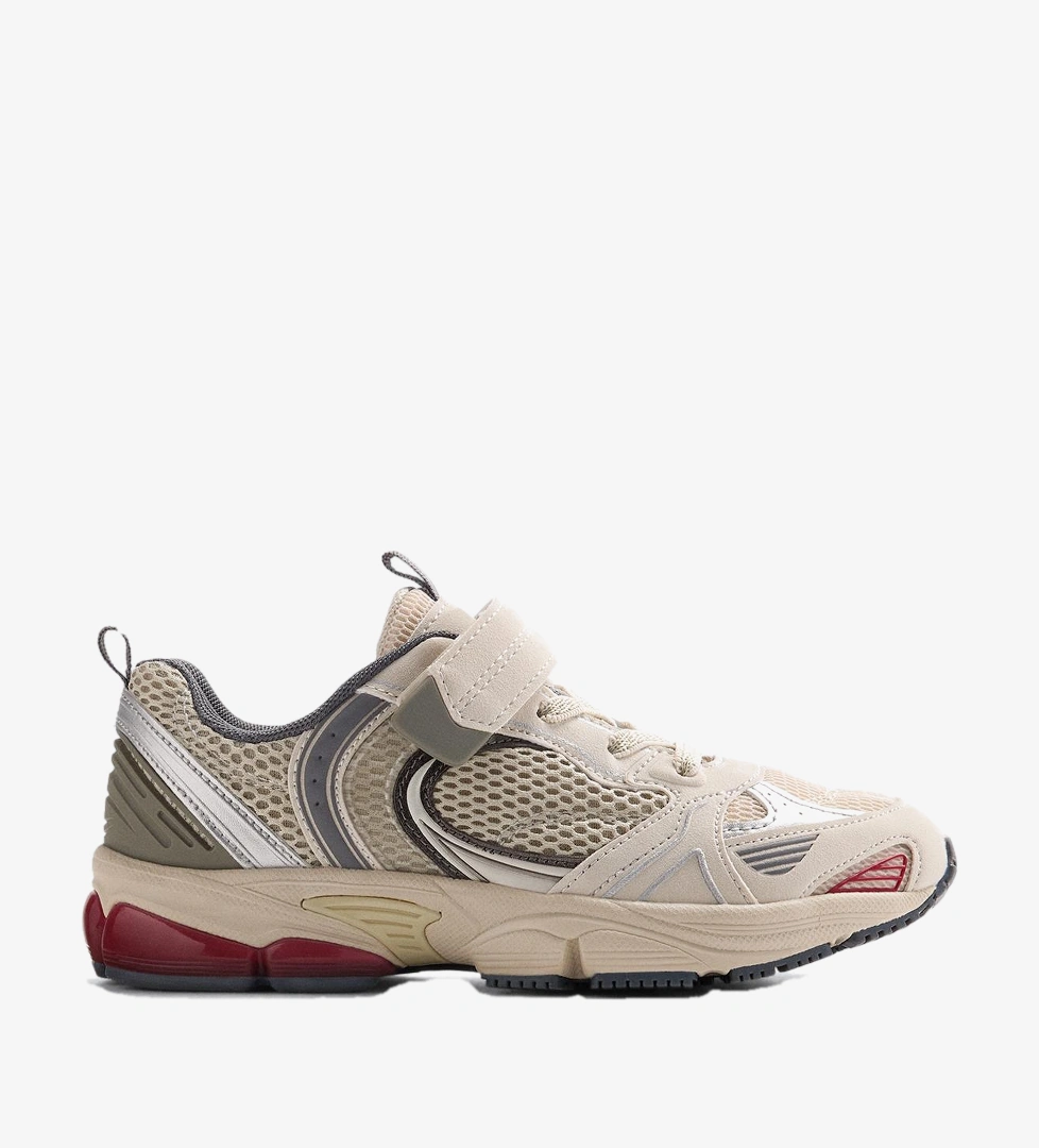 Çok parçalı spor ayakkabı